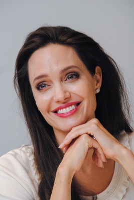 angelina_100.jpg