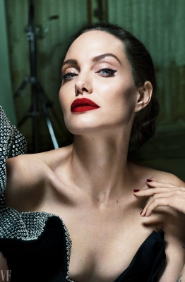 angelina_001.jpg
